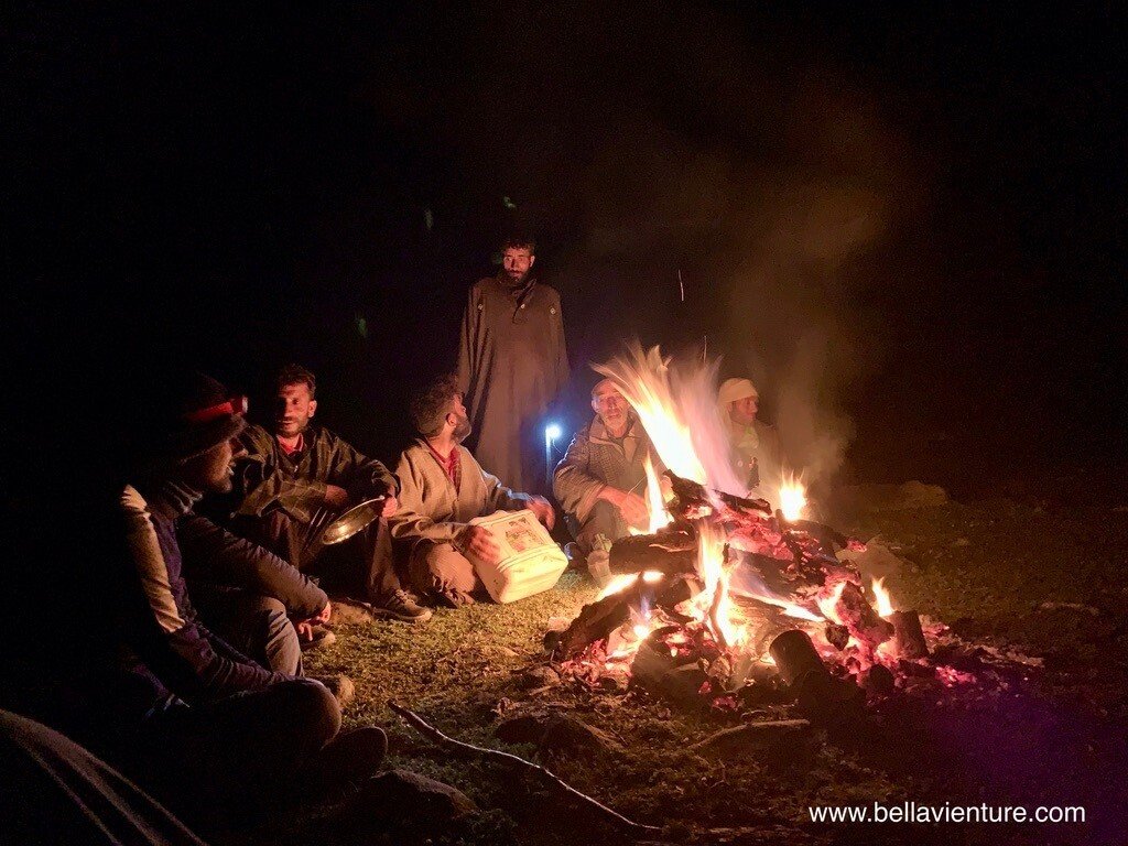 印度 india 喀什米爾 kashmir 大湖健行big lake trekking 圍在營火邊唱歌