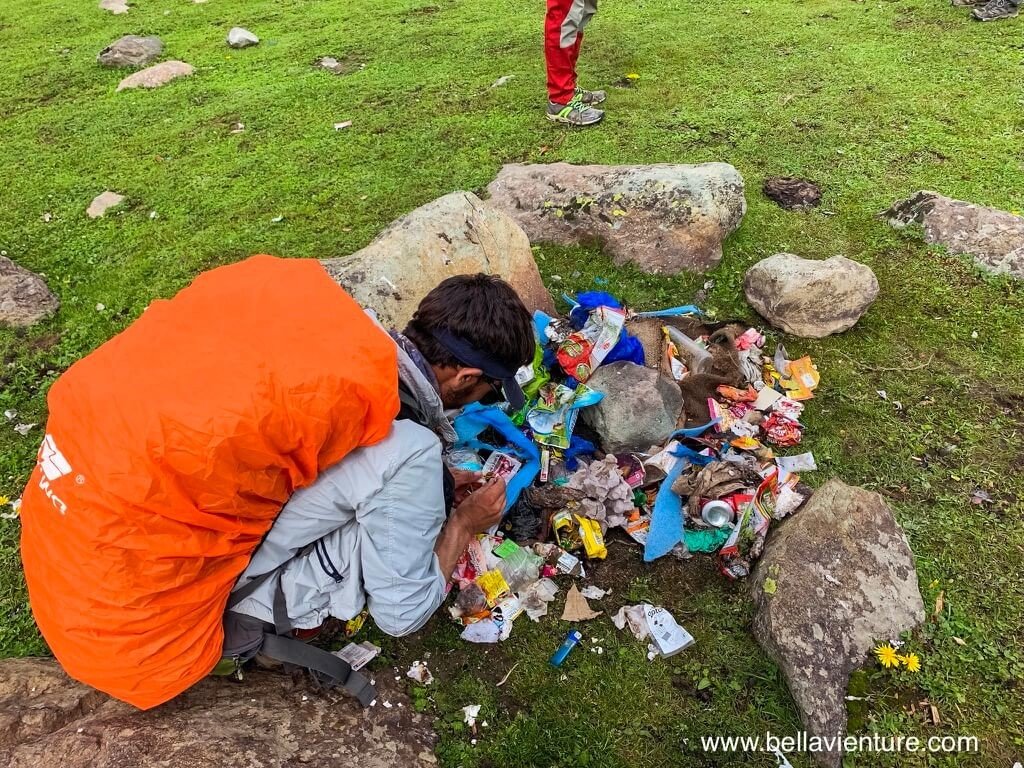 印度 india 喀什米爾 kashmir 正在燒垃圾的別團導遊
