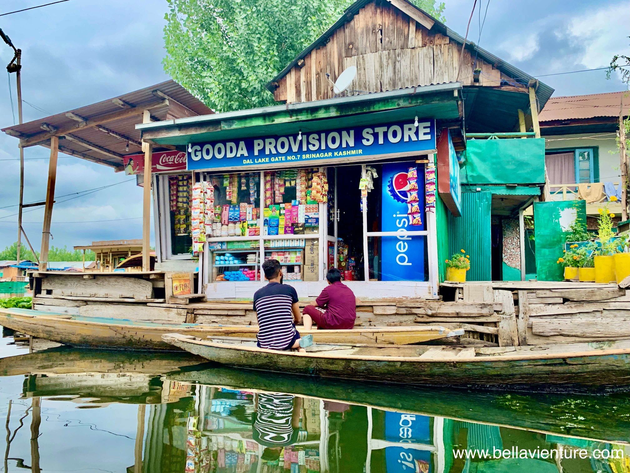 印度 India 北北印 north India 喀什米爾 Kashmir  船屋 boathouse 達爾湖 dal lake 雜貨店