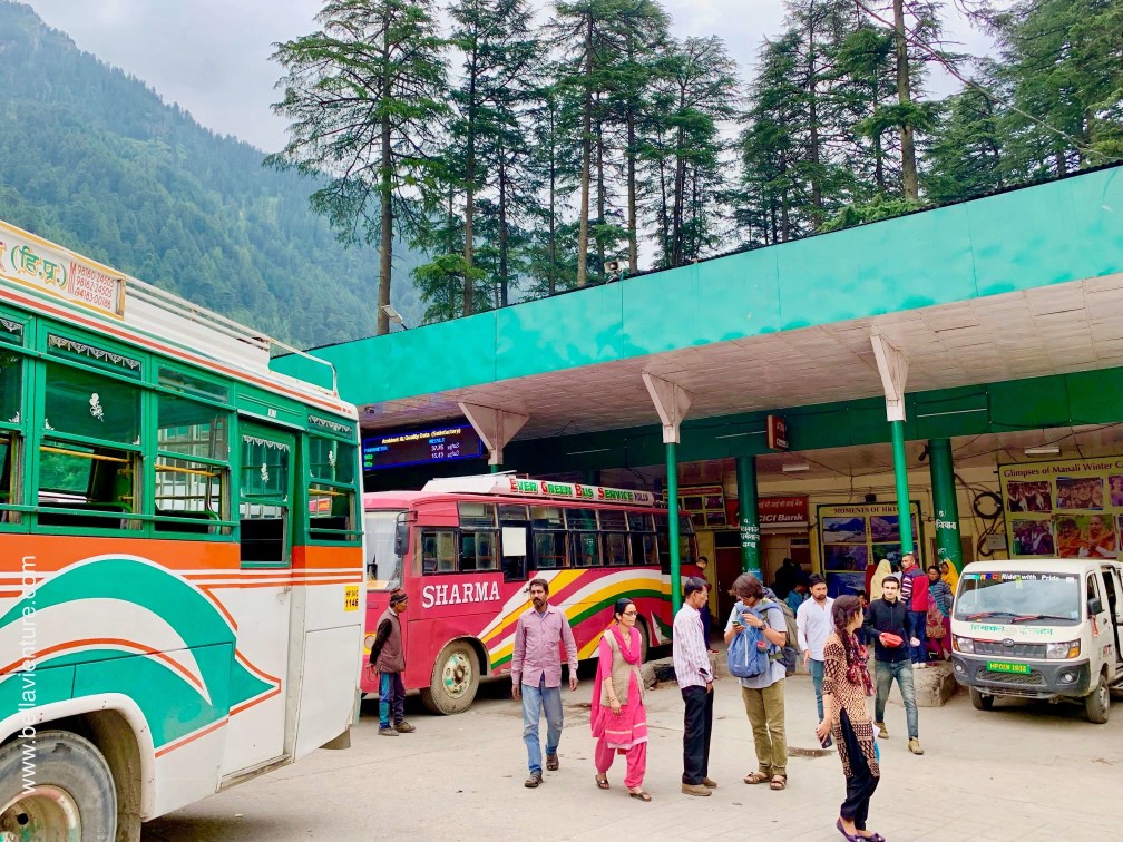 印度 India  馬納利 Manali  喜馬拉雅山 Mountain himalaya 舊馬納利 Old Manali 巴士站 Bus station